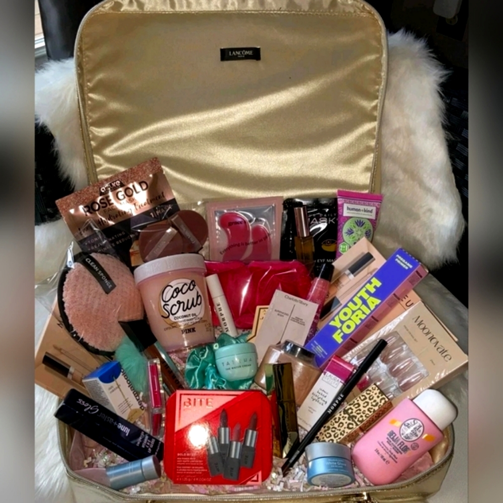 HUGE Beauty Bundle GIFTABLE Set with Lancome XL case